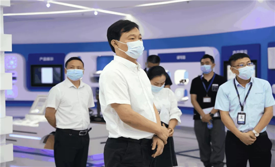 光明区委副书记、政法委书记张华伟莅临谈球吧体育调研指导