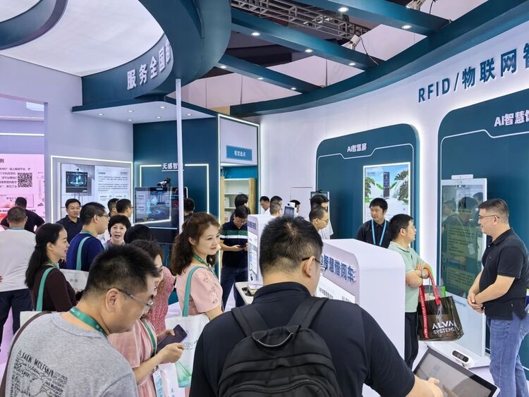 展会直击｜谈球吧体育闪耀2024年中国图书展览会！